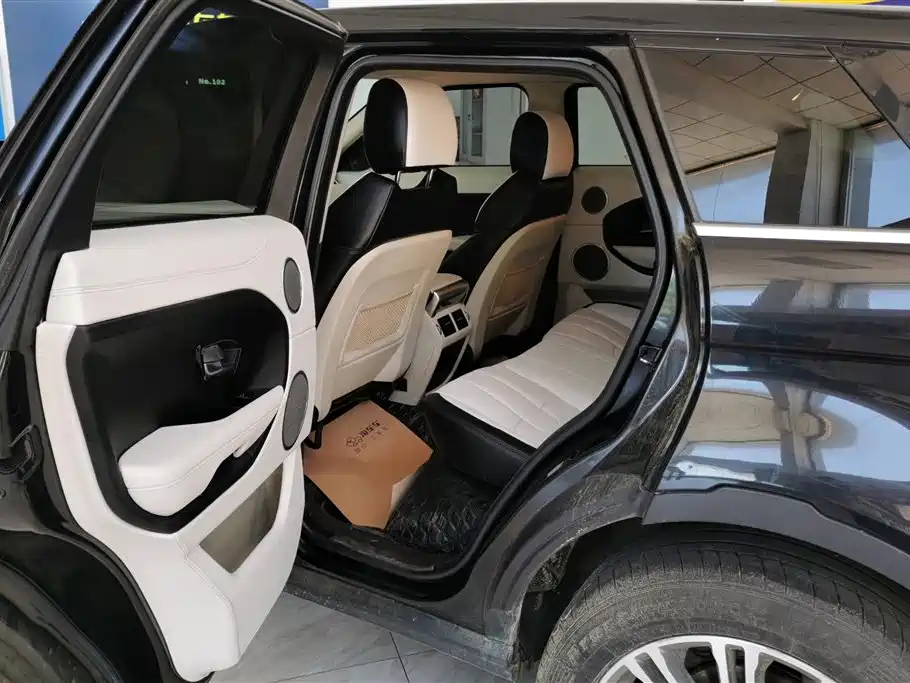 Land Rover Range Rover Evoque (Import) 2012 2.0T 5-door Premium Edition фото 11