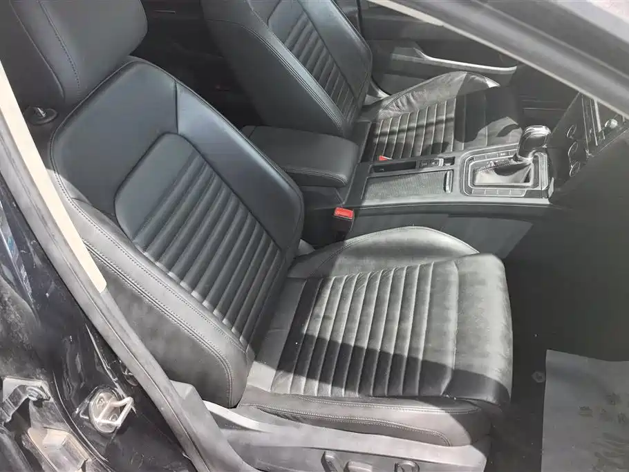 Volkswagen Magotan 2018 330TSI DSG Leading фото 8