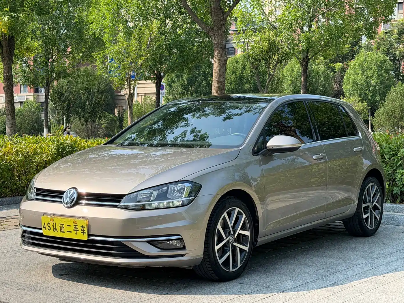 Фото 1 - Volkswagen Golf
