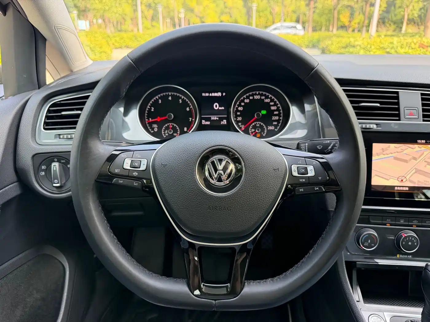 Фото 13 - Volkswagen Golf