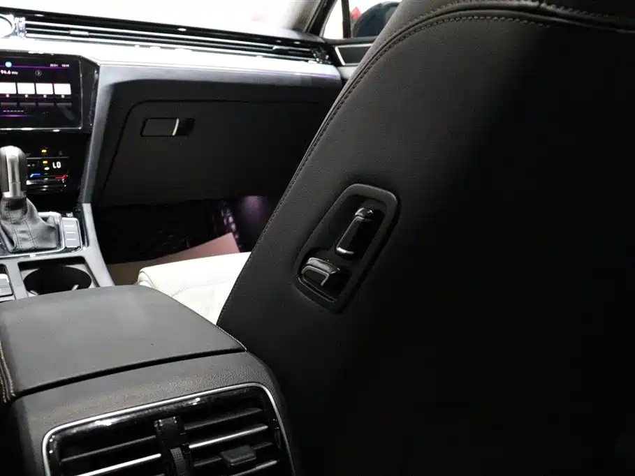 Volkswagen Magotan 2023 Model 2 Million Commemorative Edition 330TSI DSG Luxury фото 11