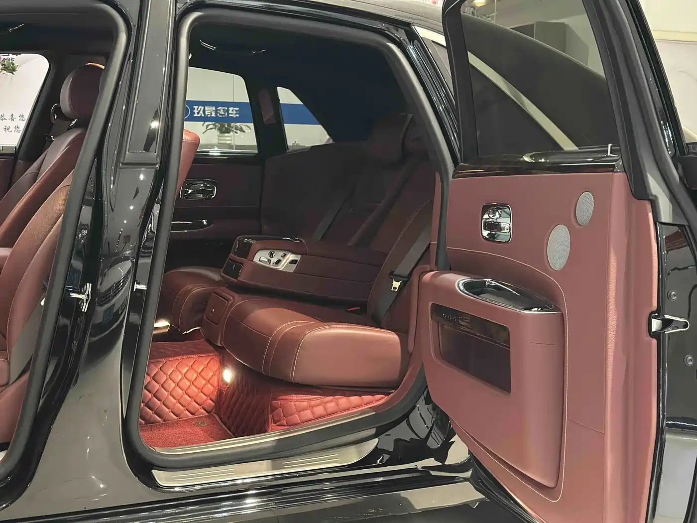 Фото 4 - Rolls-Royce Ghost