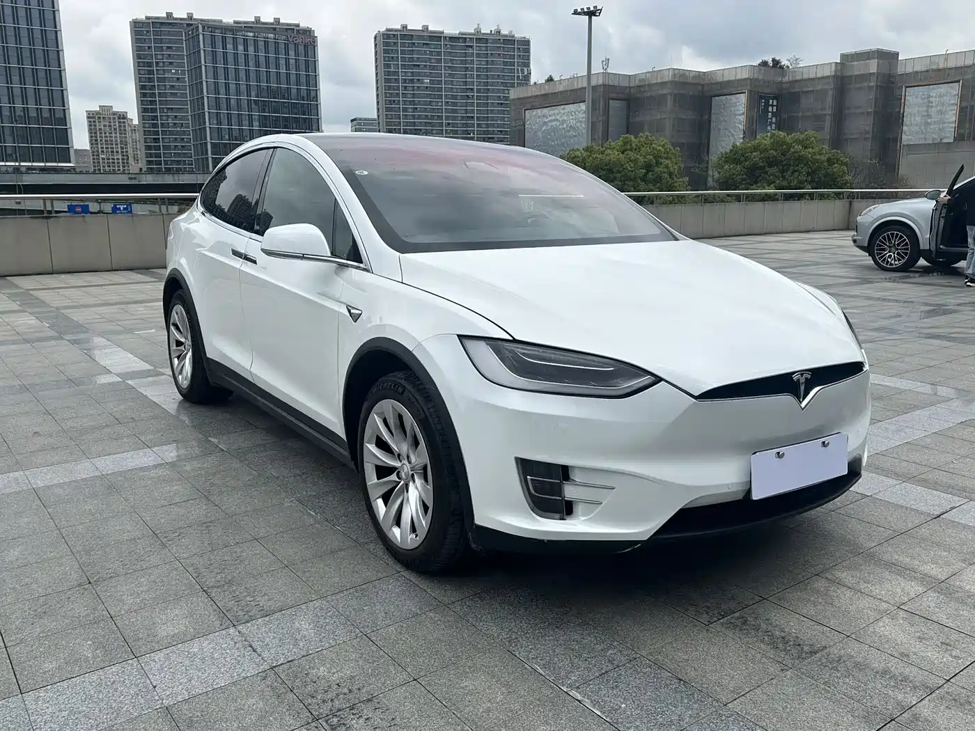 TESLA MODEL X
