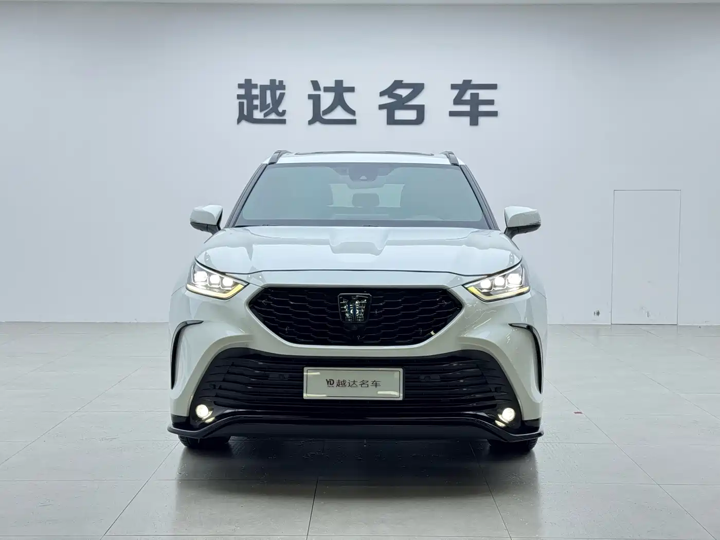 Фото 2 - Toyota Crown Kluger