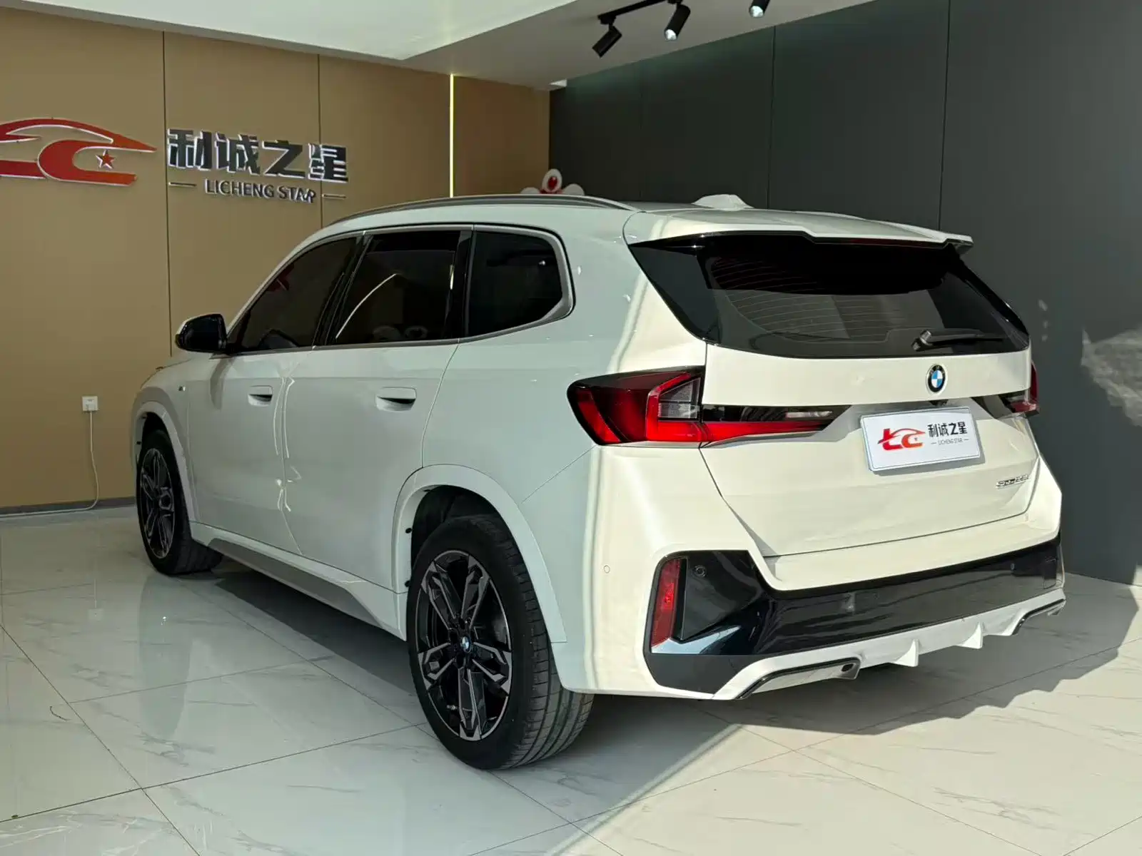 Фото 5 - BMW X1