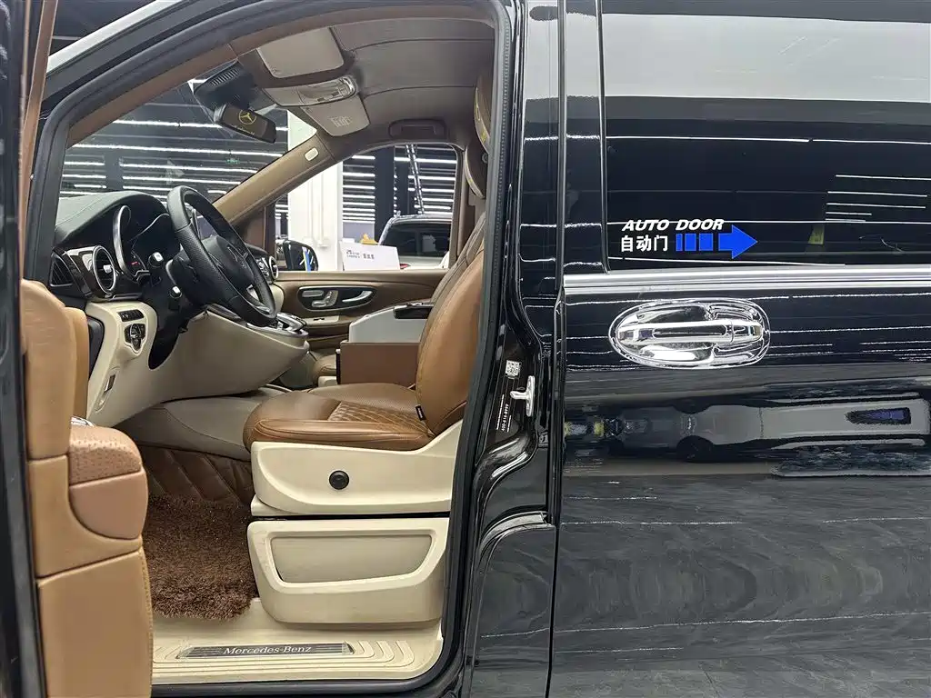 Mercedes-Benz V-Class 2017 Model V 260 L Premium Extended Edition фото 6