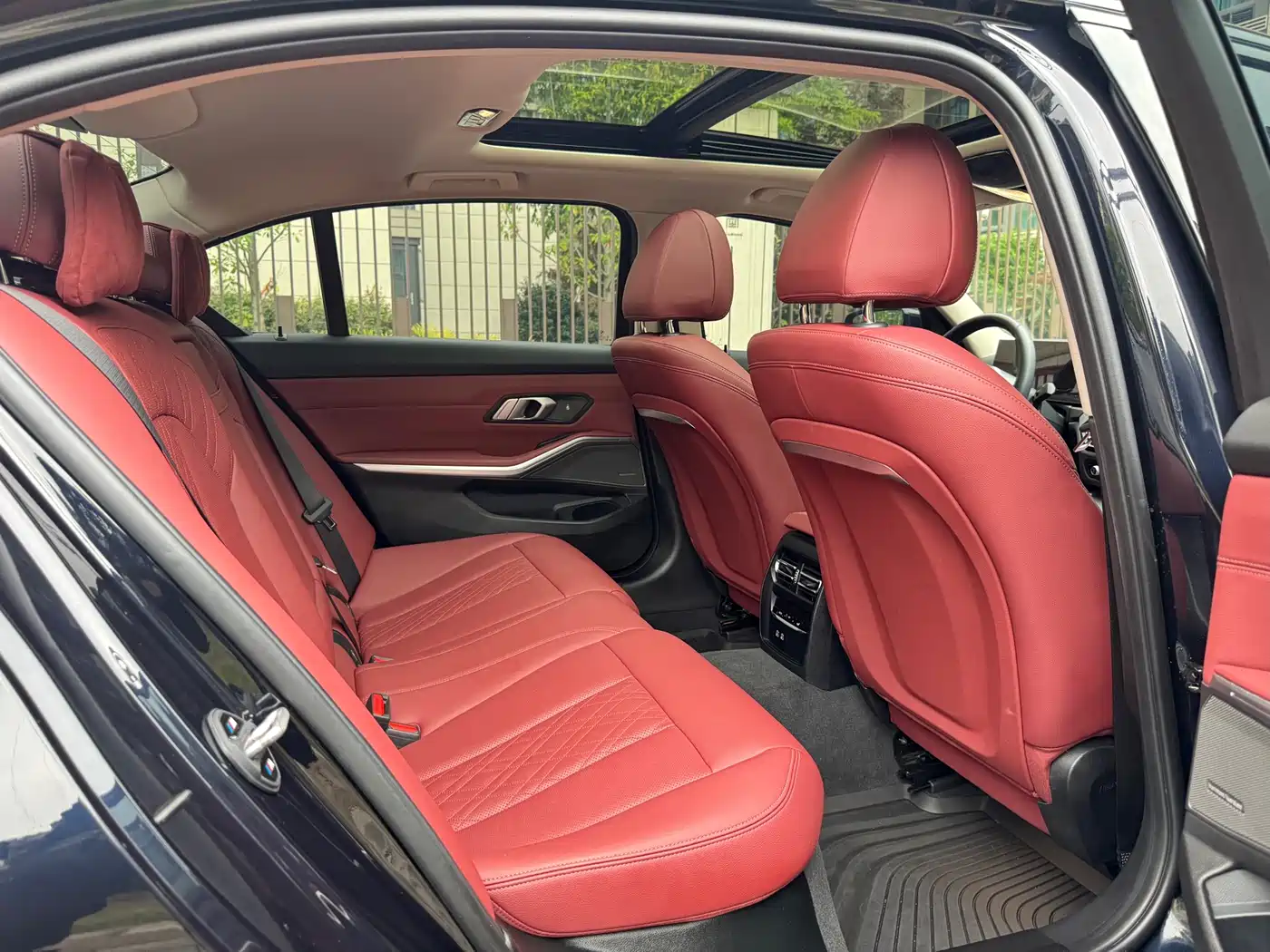 BMW 3 Series 2023 325Li M Sport Black Night Package фото 25