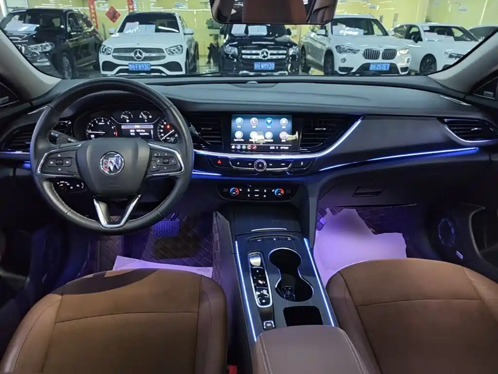Photo 10 - Buick Regal