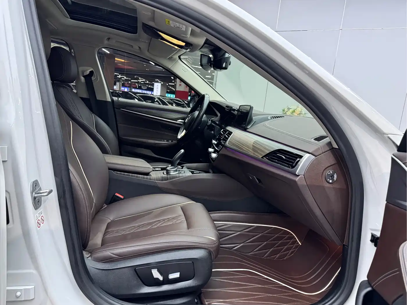 BMW 5 Series New Energy 2020 530Le Range Upgrade Luxury Package фото 24