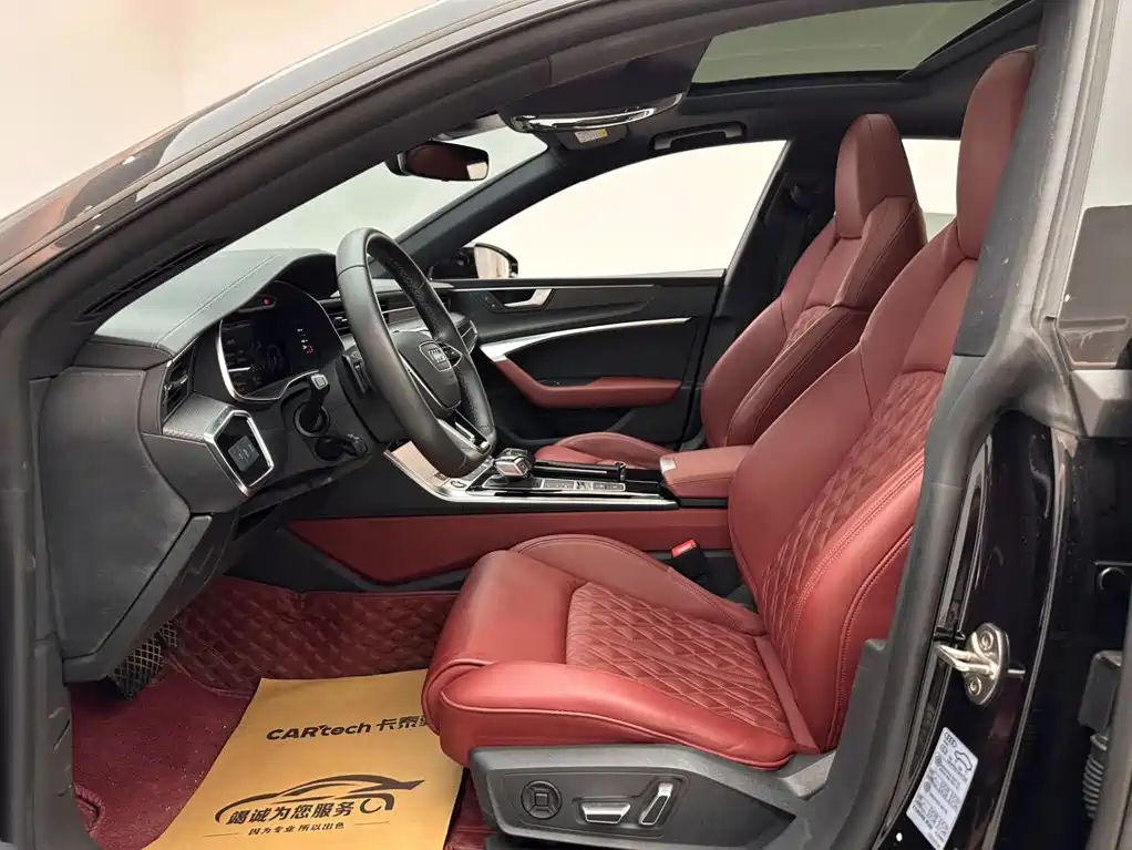 Фото 8 - Audi A7L