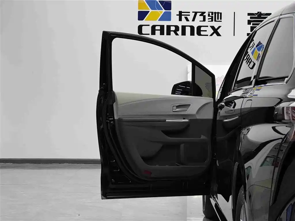 Toyota Sienna 2021 2.5L Hybrid Comfort Edition фото 5