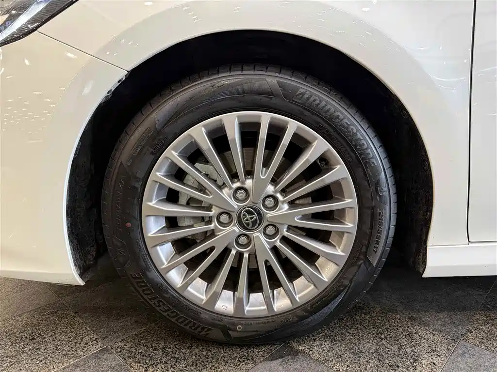 Toyota Camry 2024 Hybrid 2.0HGVP Luxury Edition фото 14