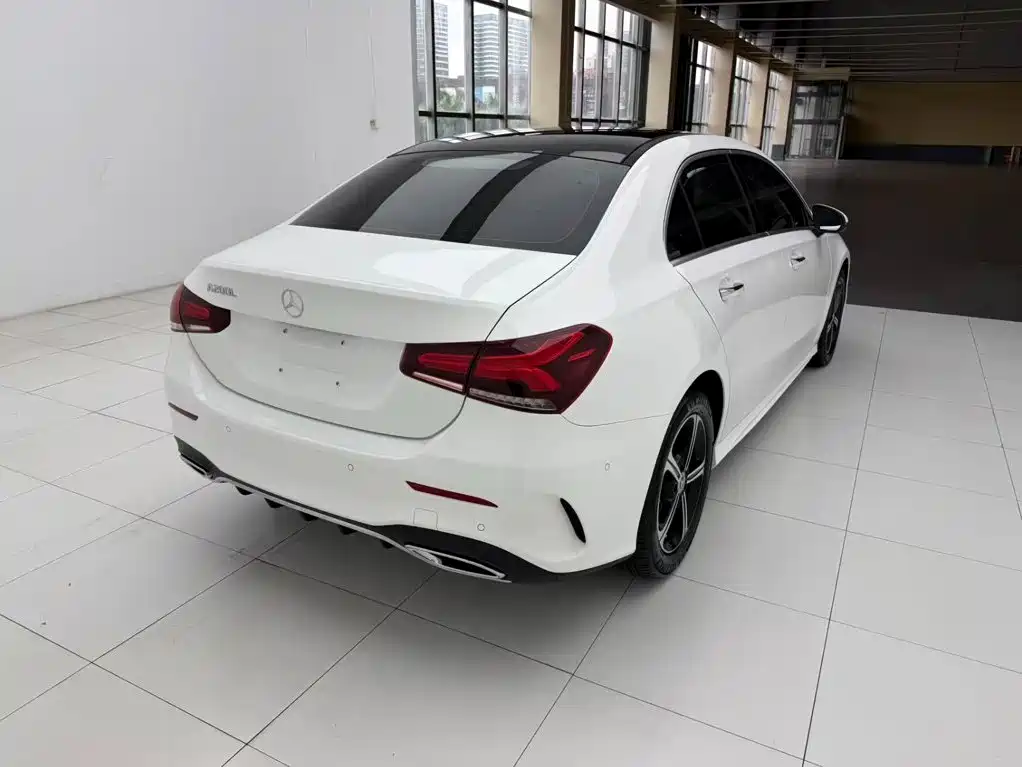 صورة 9 - Mercedes-Benz A-Class