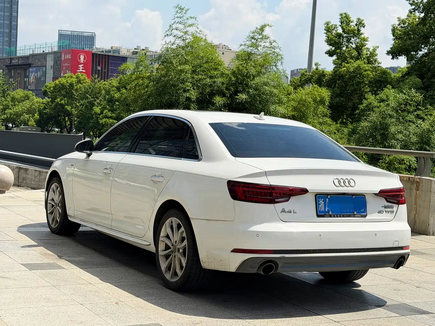 Фото 6 - Audi A4L