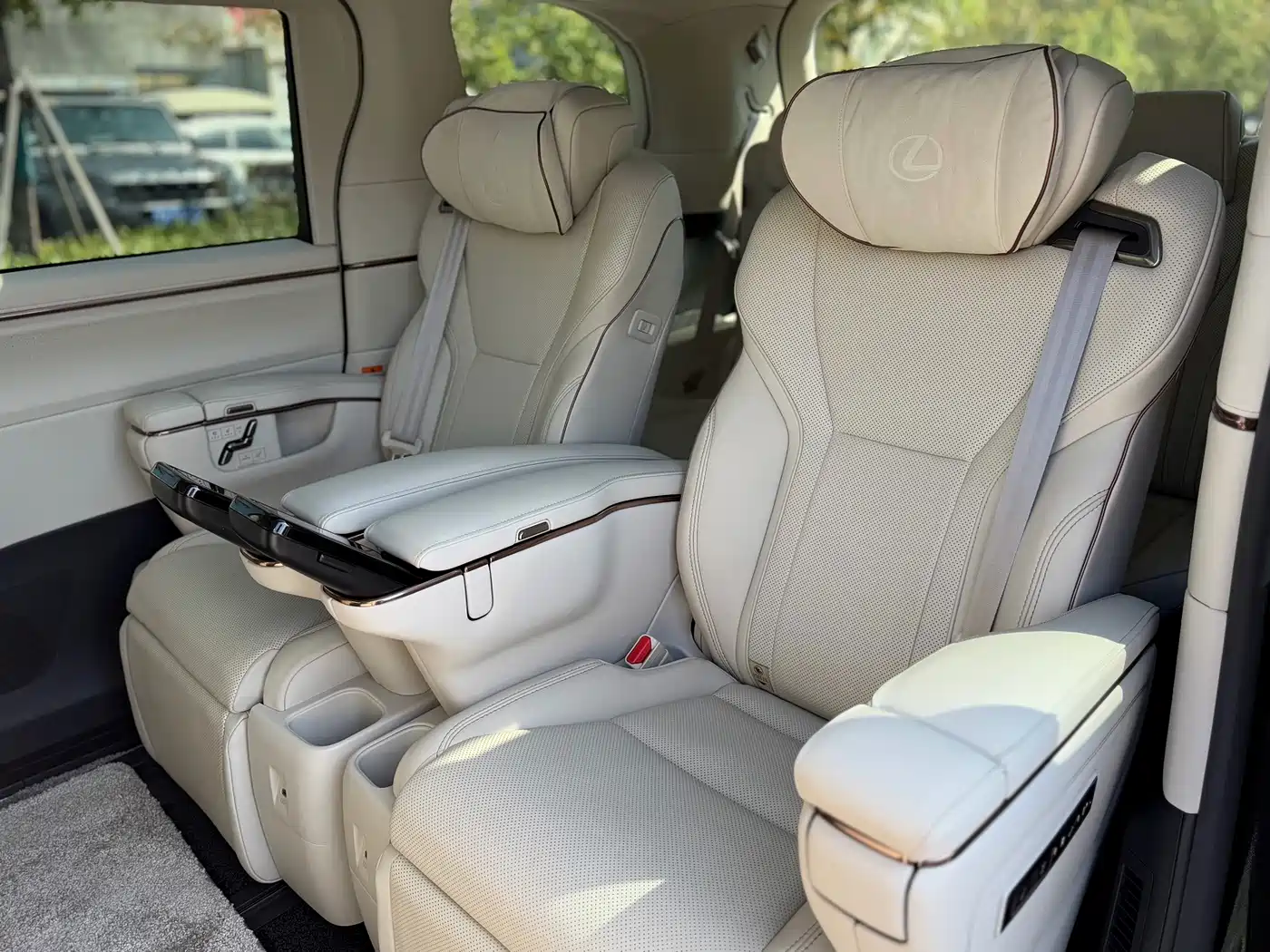 Lexus LM 2024 2023 500h 6-Seater Prestige Edition