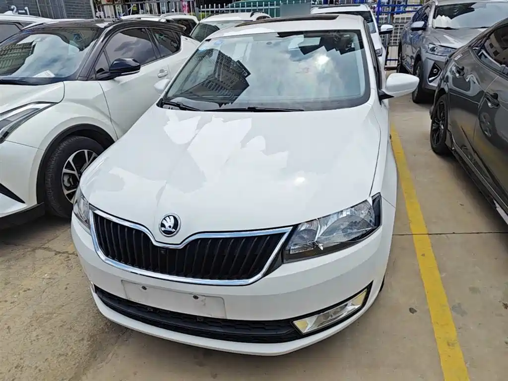 Škoda Skoda Rapid Spaceback 2016 Facelift 1.6L Automatic Innovation Edition фото 3