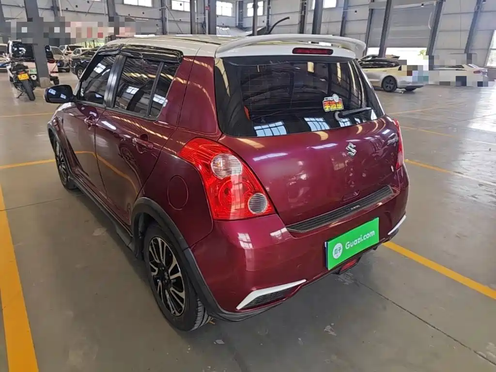 Фото 23 - Suzuki Swift