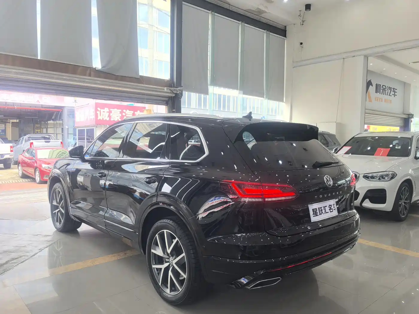 Volkswagen Touareg 2019 3.0TSI Sharp Edge Edition China VI фото 4
