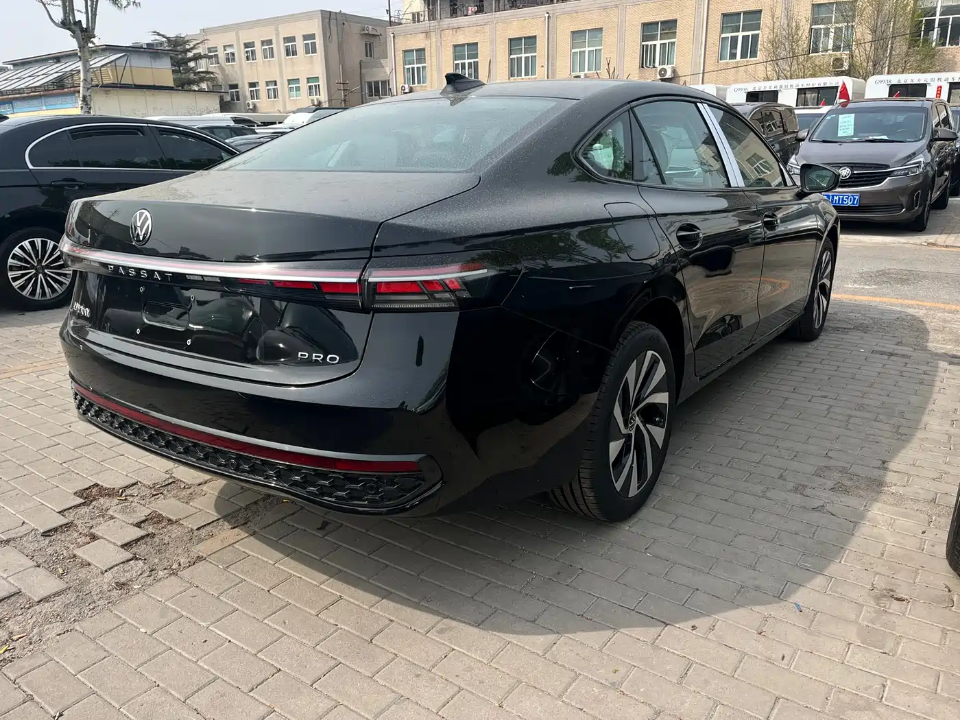 Volkswagen Passat 2026 Pro 380TSI Starlight Dragon Glory Edition фото 3