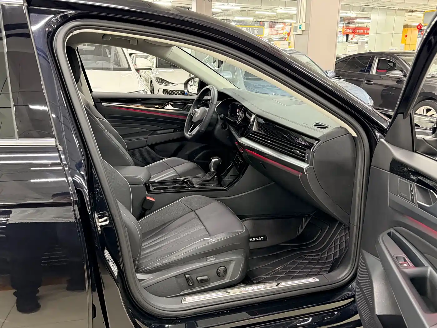 Volkswagen Passat 2023 380TSI Flagship Edition фото 14