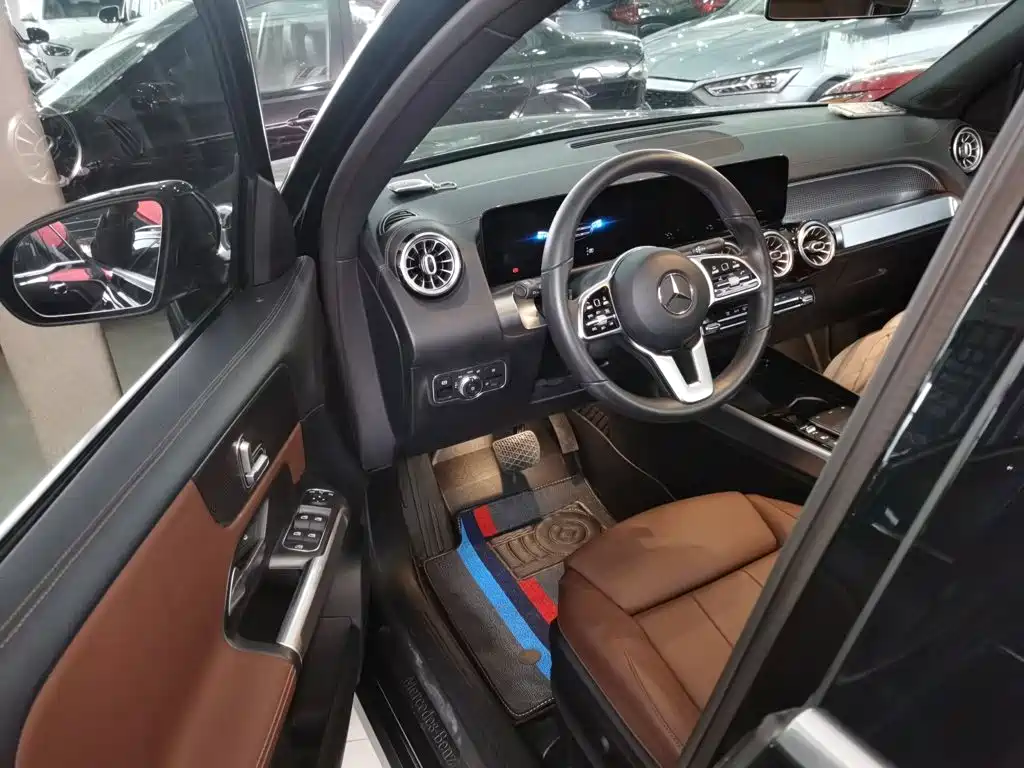 MERCEDES-BENZ GLB