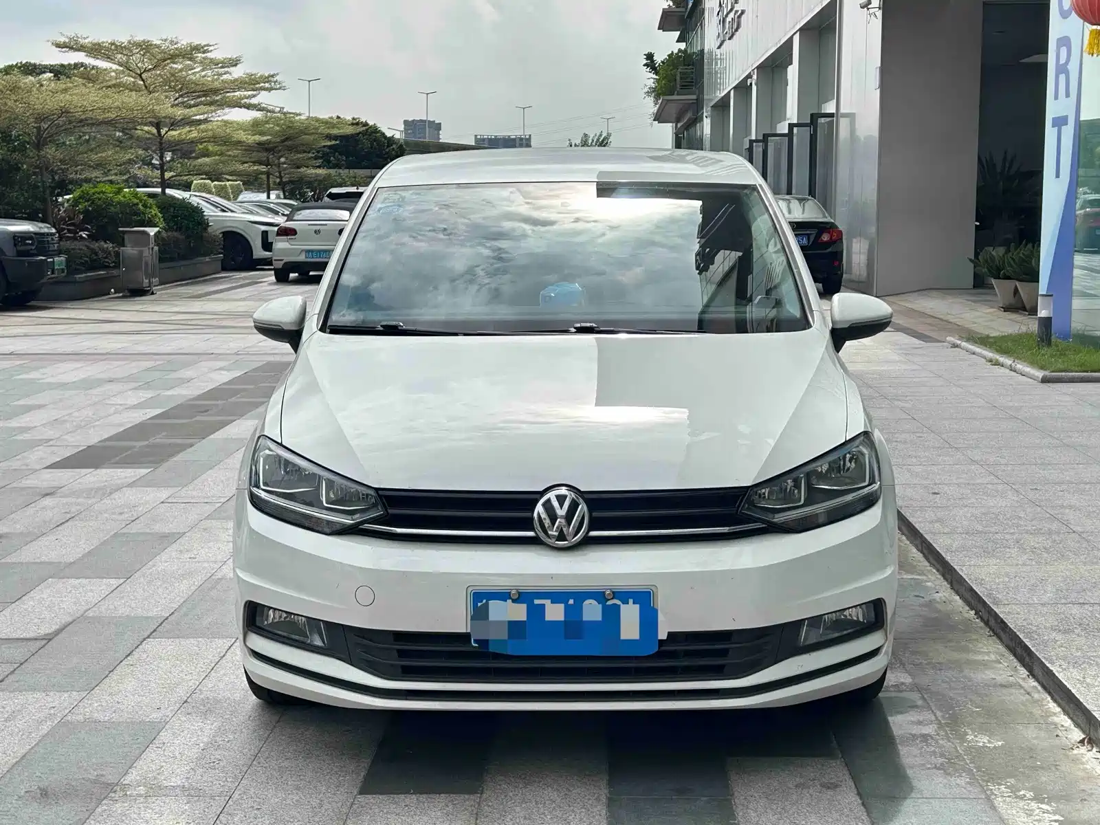 صورة 3 - Volkswagen Touran