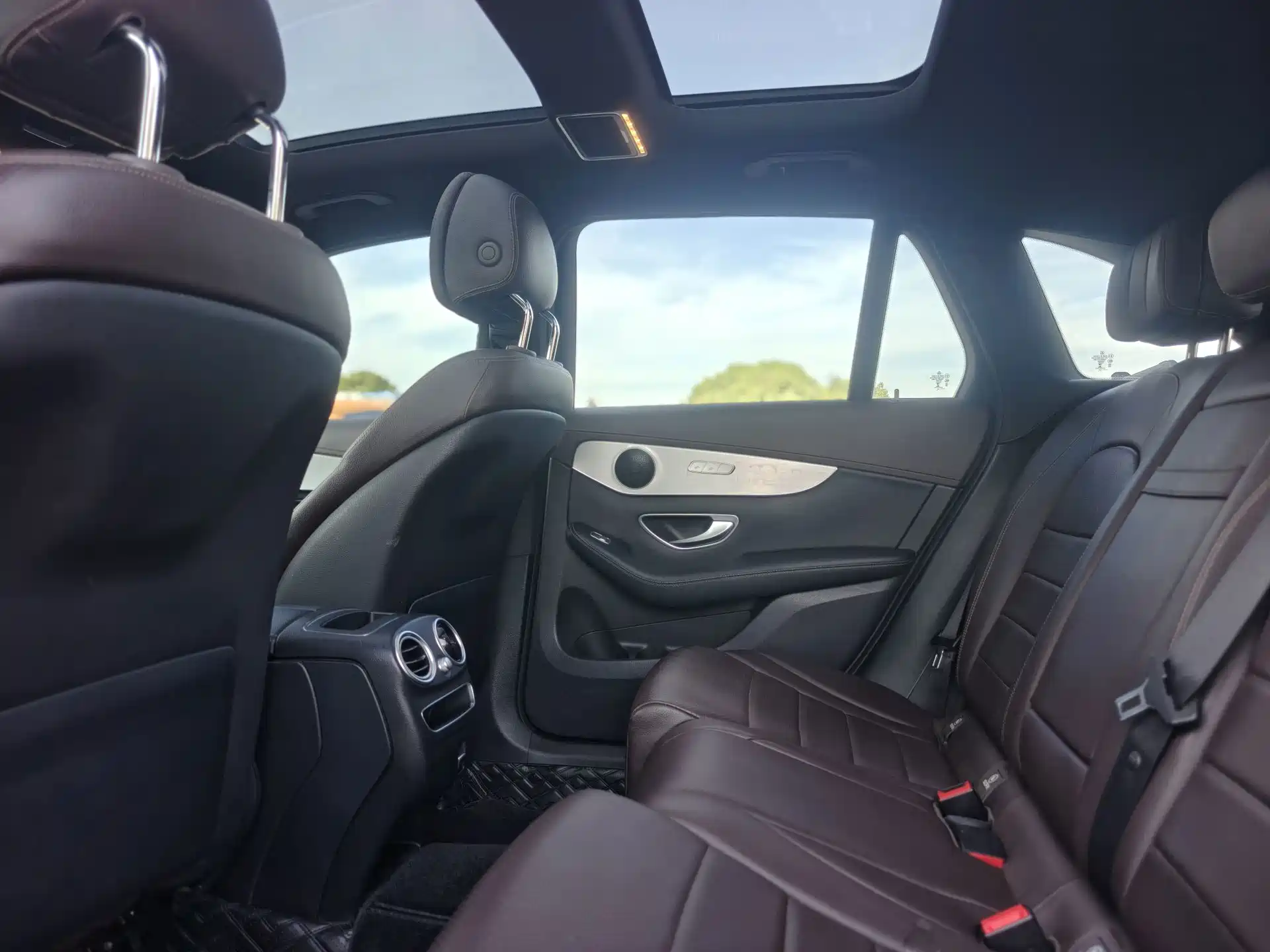 Фото 9 - Mercedes-Benz GLC