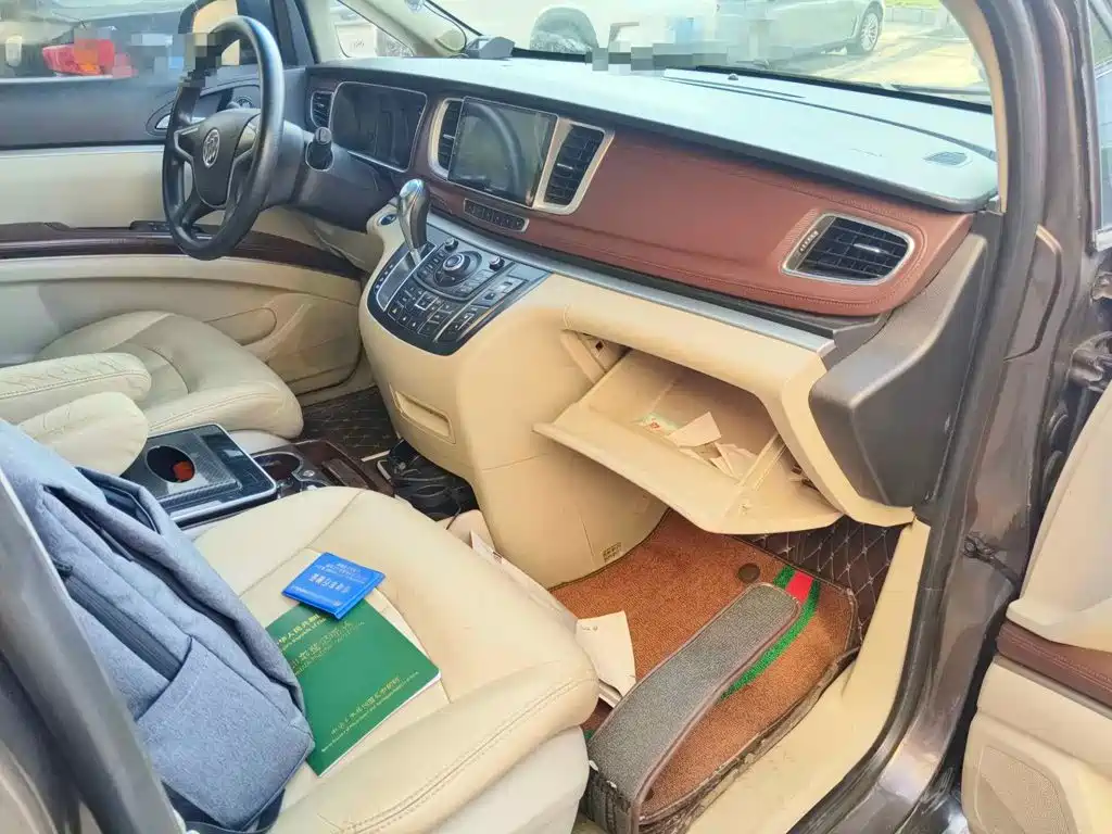 Photo 10 - Buick GL8