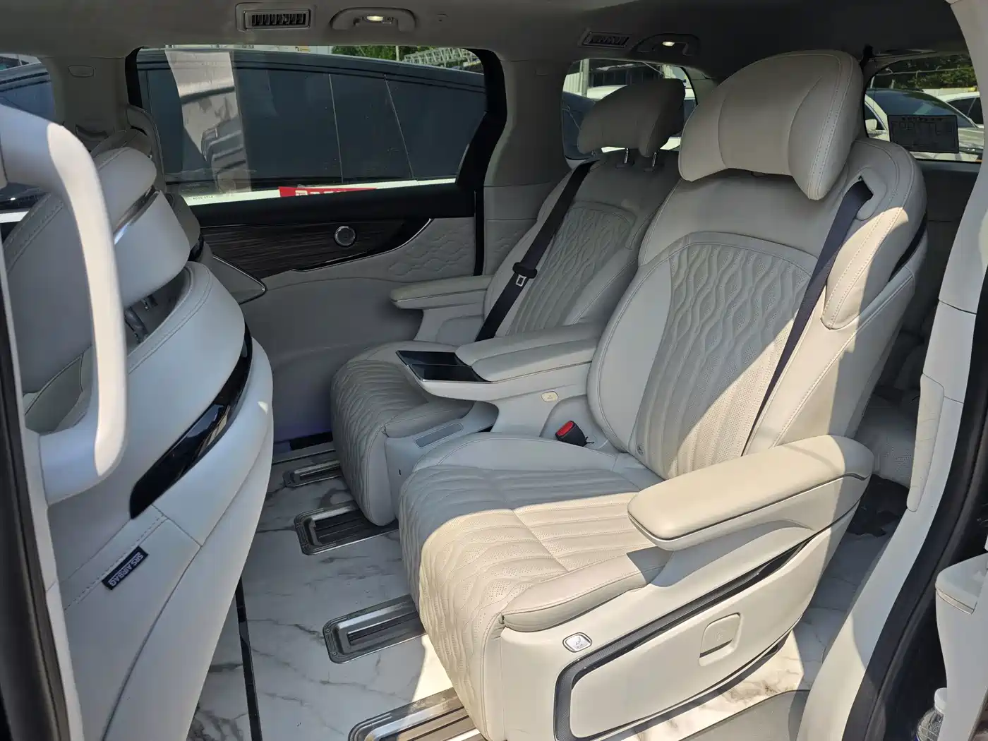 Dongfeng Fengxing Starlight V9 2024 2024 1.5TD 200km Cloud Ladder Series Premium