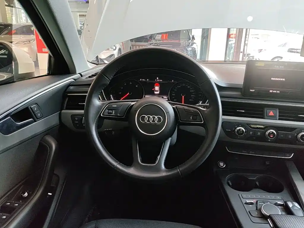 Фото 7 - Audi A4L