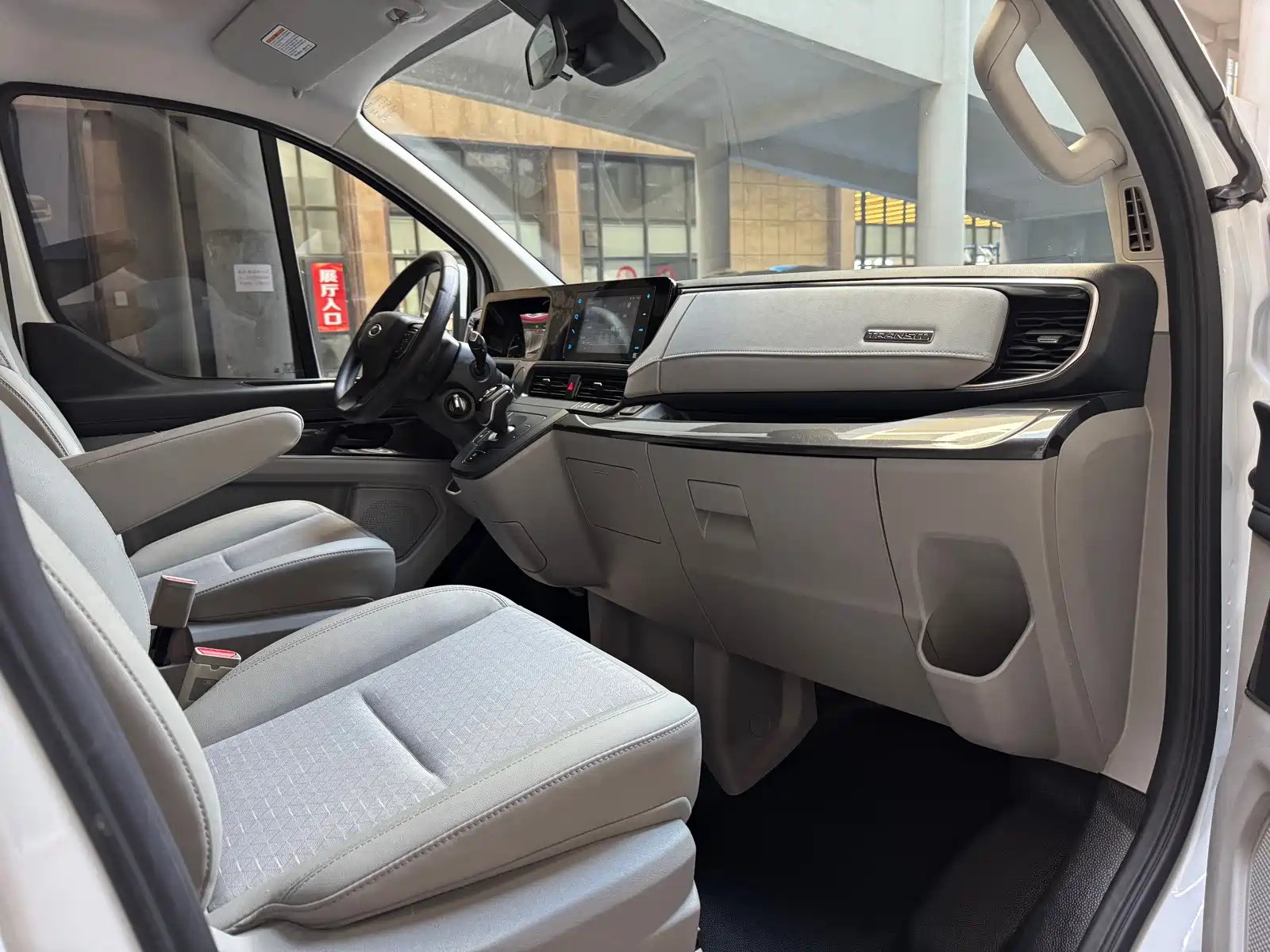 Photo 15 - Ford Transit