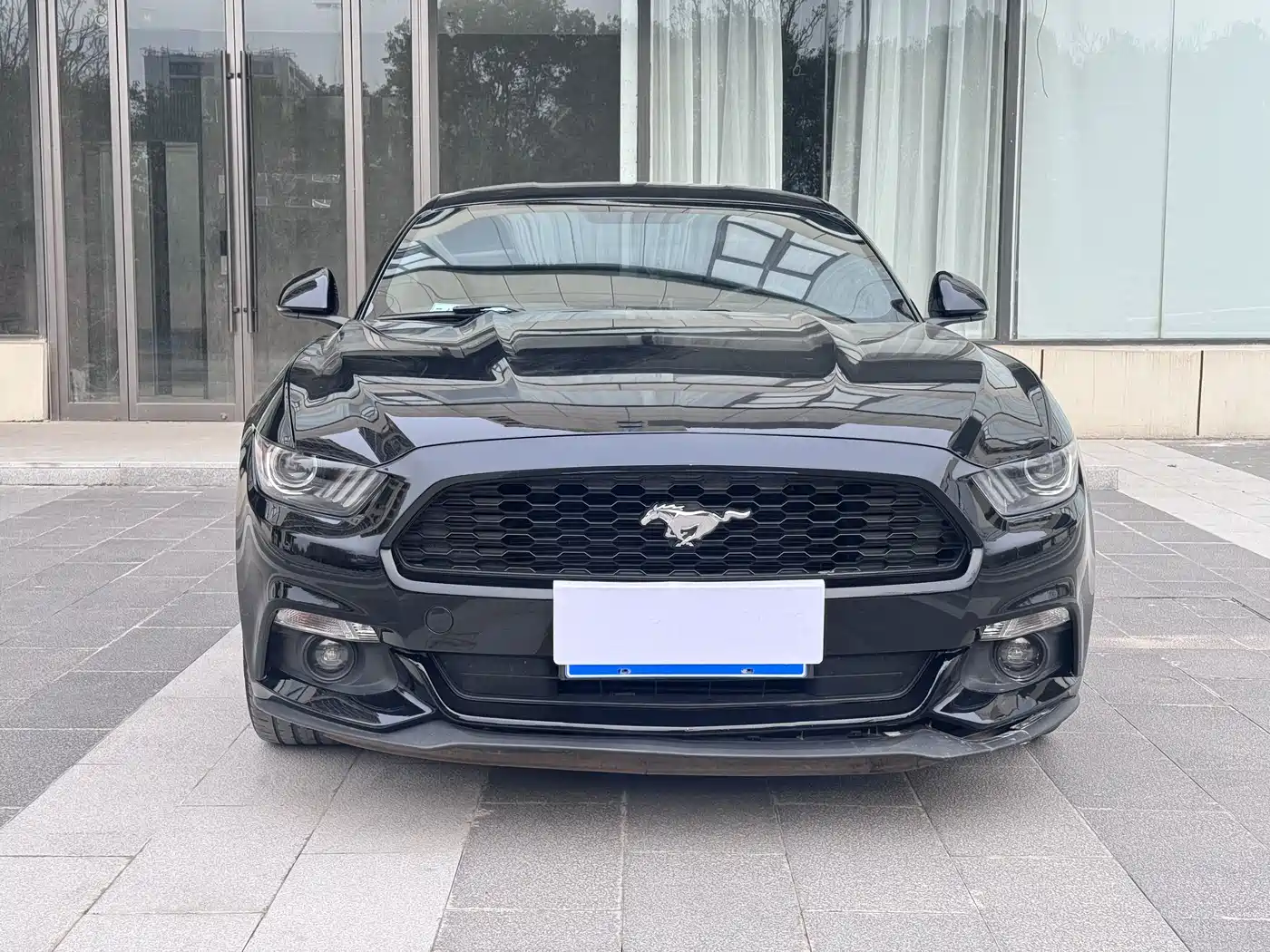 FORD MUSTANG