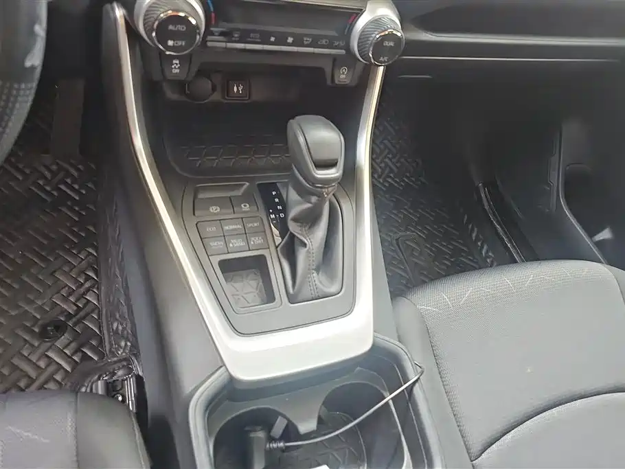 Toyota RAV4 Rongfang 2021 2.0L CVT 4WD Trend фото 16