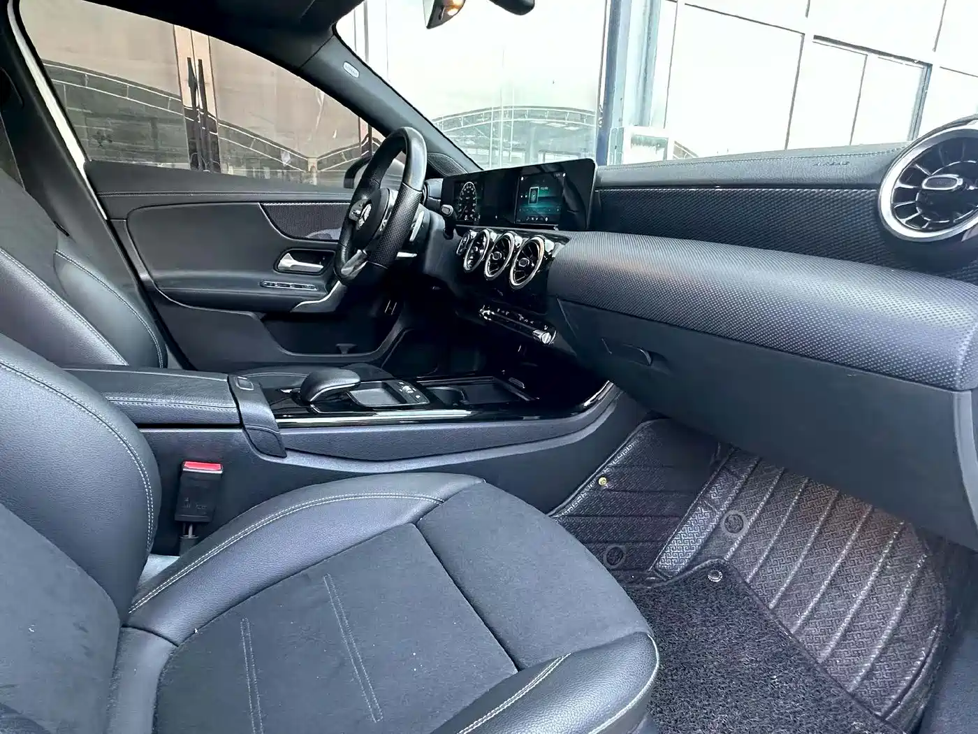 Mercedes-Benz A-Class 2019 A 180 L Sport Sedan фото 4