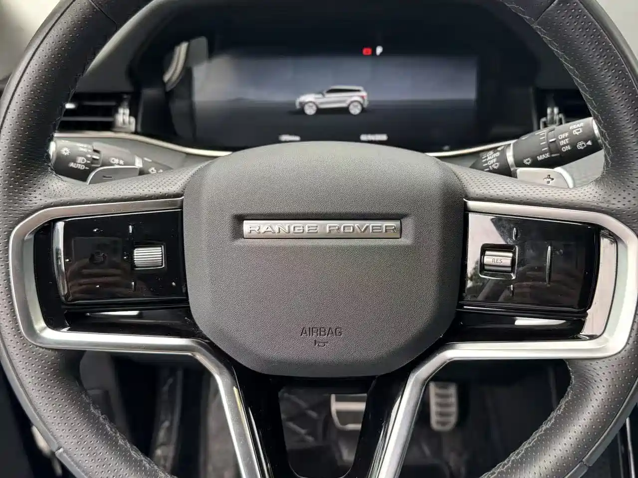 Land Rover Range Rover Evoque 2023 Range Rover Evoque L 200PS Elite Edition фото 18
