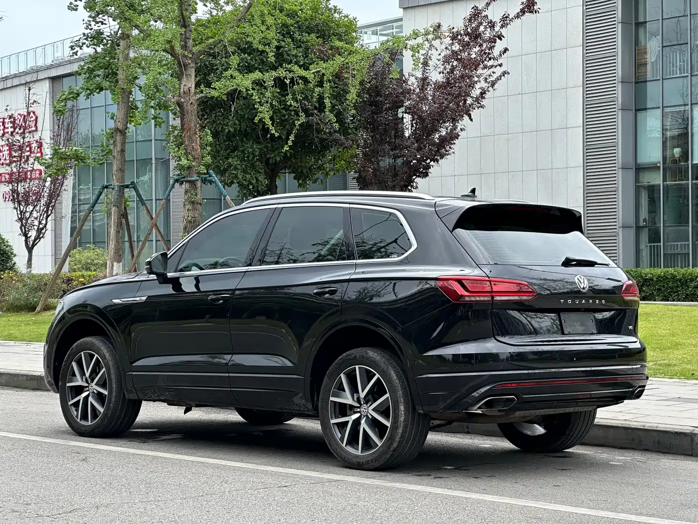 Volkswagen Touareg 2019 3.0TSI Sharp Edge Edition China VI фото 4