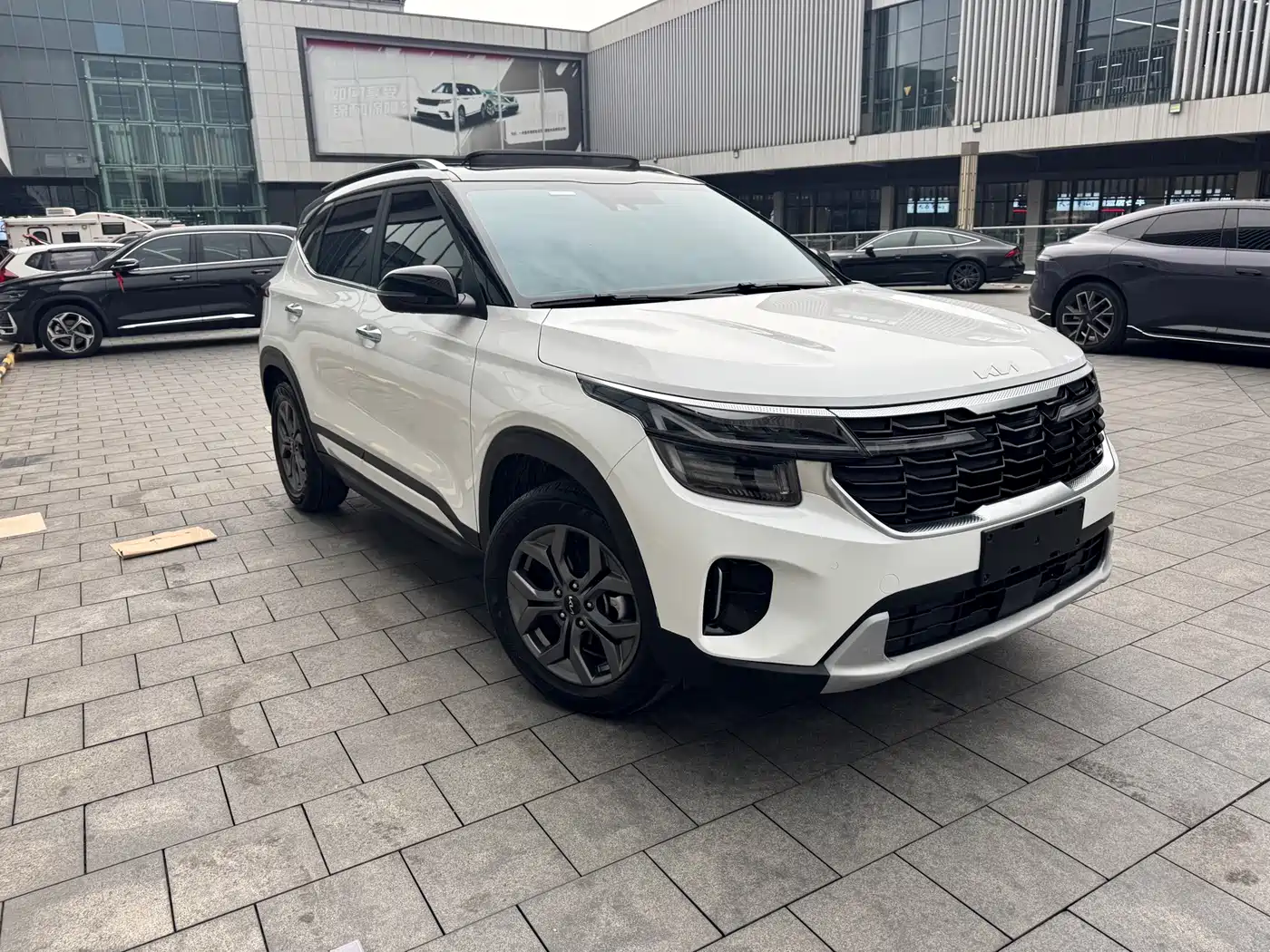 Kia Seltos 2023 1.5L CVT Luxury Edition фото 3
