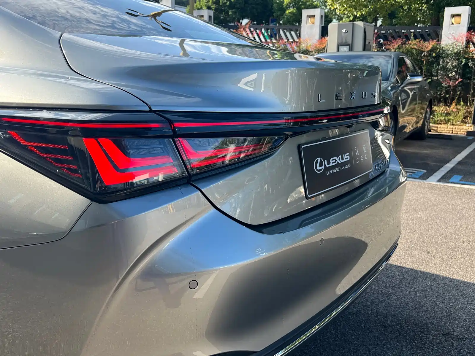 Фото 8 - Lexus ES