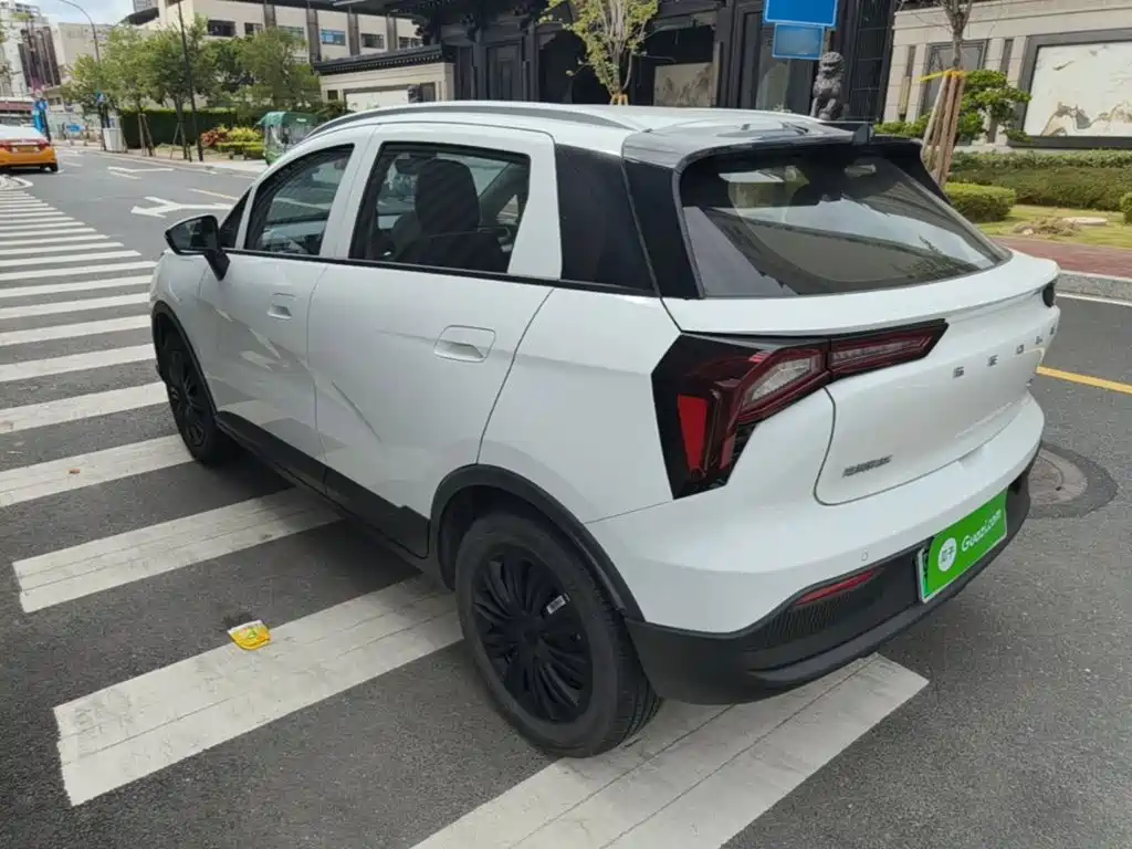 Фото 5 - Geely Geometry E Firefly