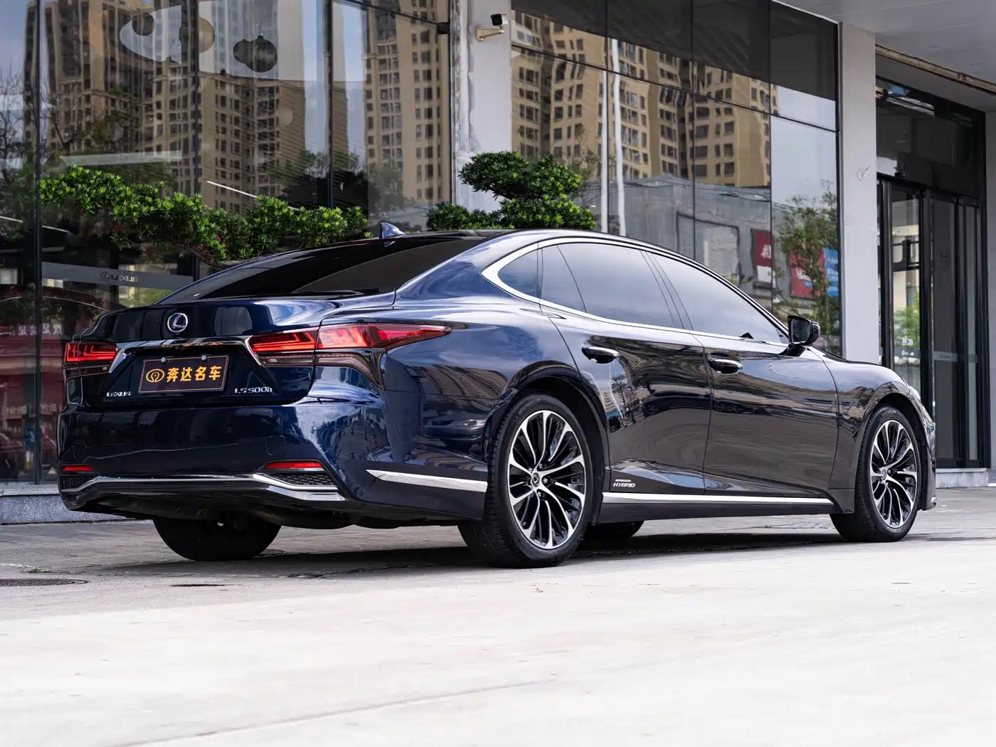 Lexus LS 2021 500h Executive Edition фото 3