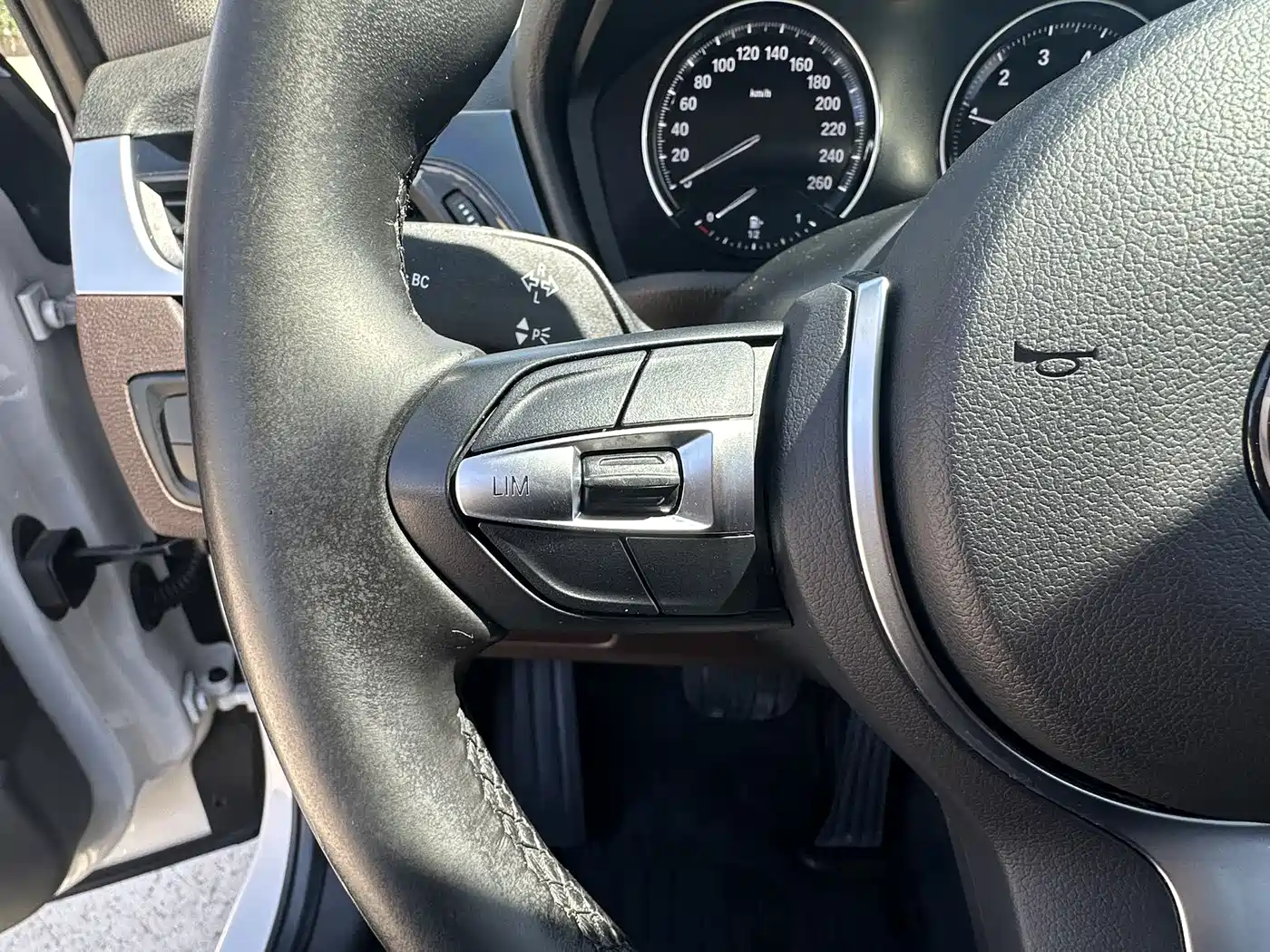 BMW X1 2022 sDrive20Li Premium фото 8