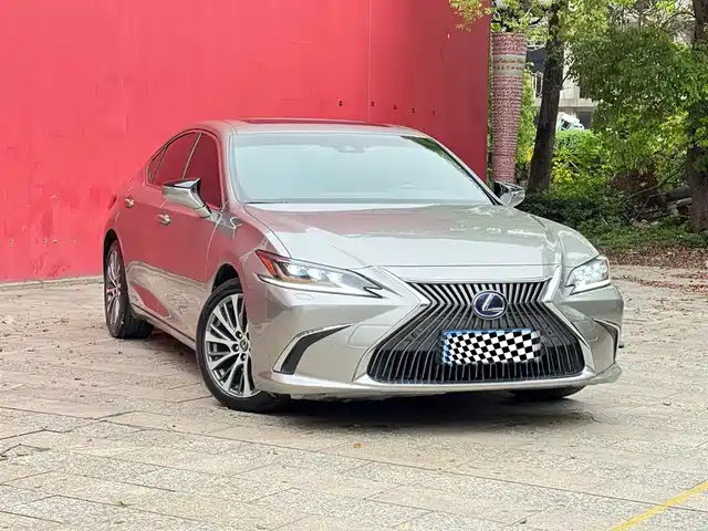 Lexus ES 2020 300h Ultimate Edition
