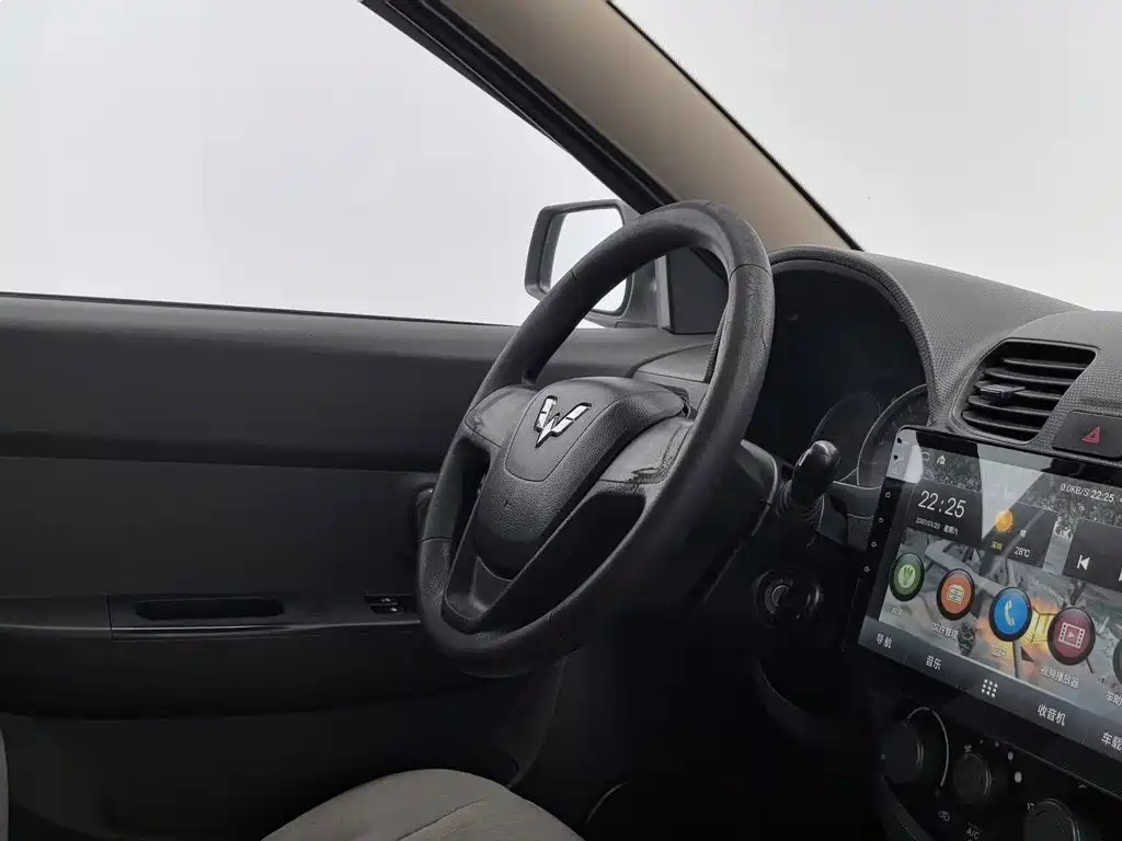 Wuling Motors Wuling Hongguang 2015 2014 1.5L Base Model