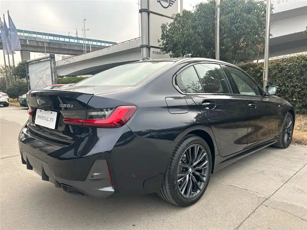 BMW 3 Series 2024 325i M Sport Shadowline Package фото 4