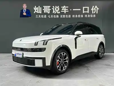 Lynk & Co 900