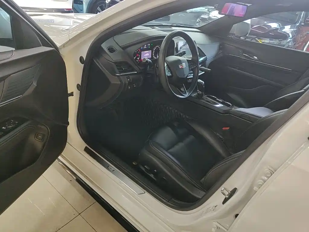 Cadillac CT4 2022 2022 28T Fashion Style