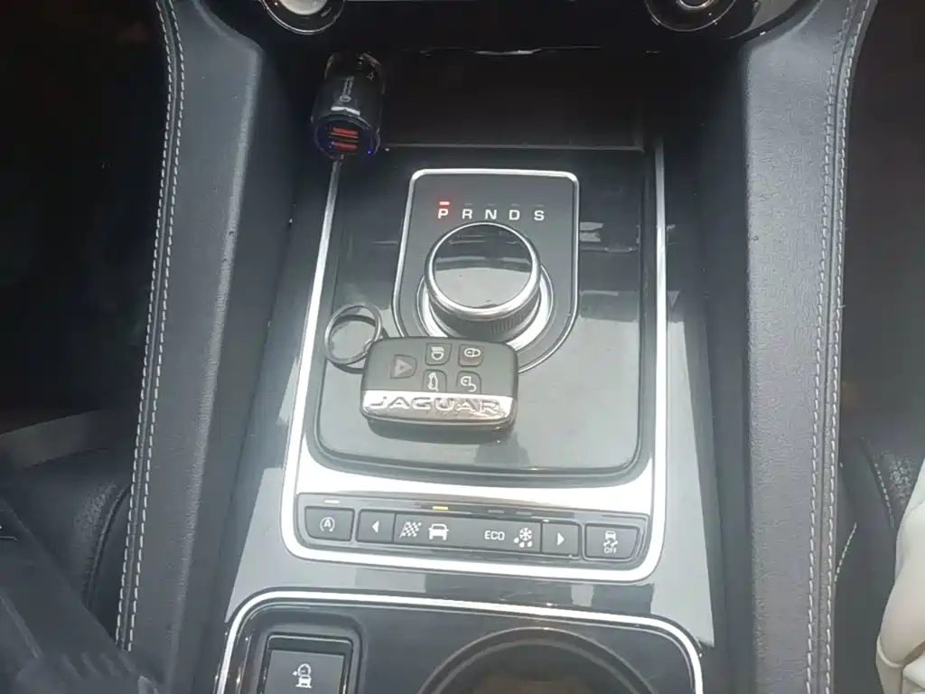 Фото 14 - Jaguar F-PACE