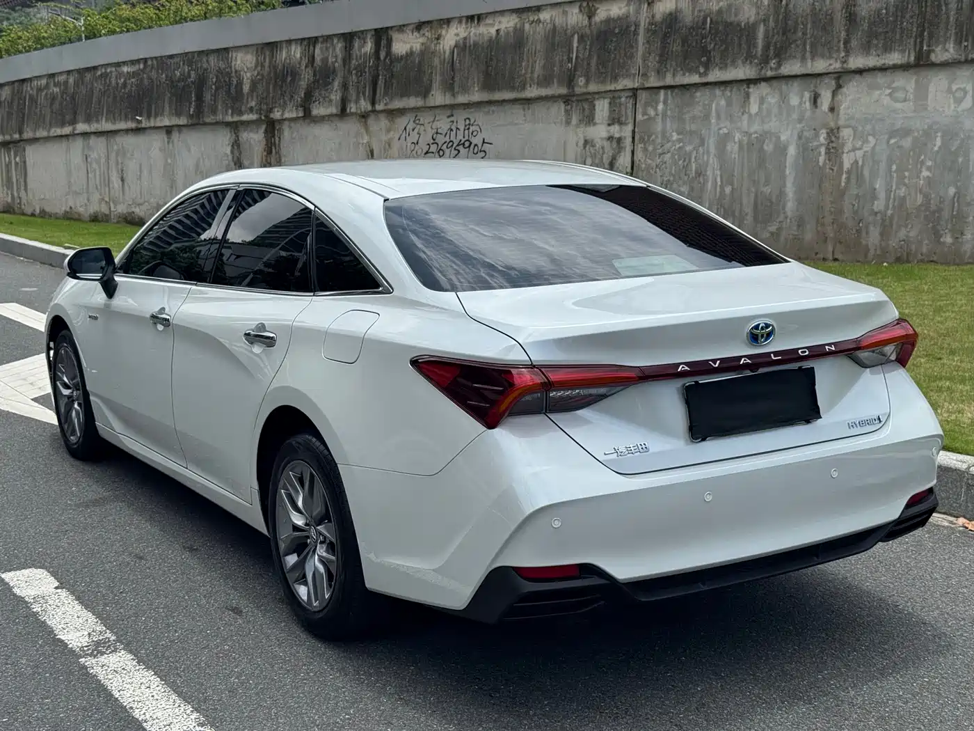 Toyota Avalon 2019 Hybrid 2.5L Luxury Edition China V фото 10