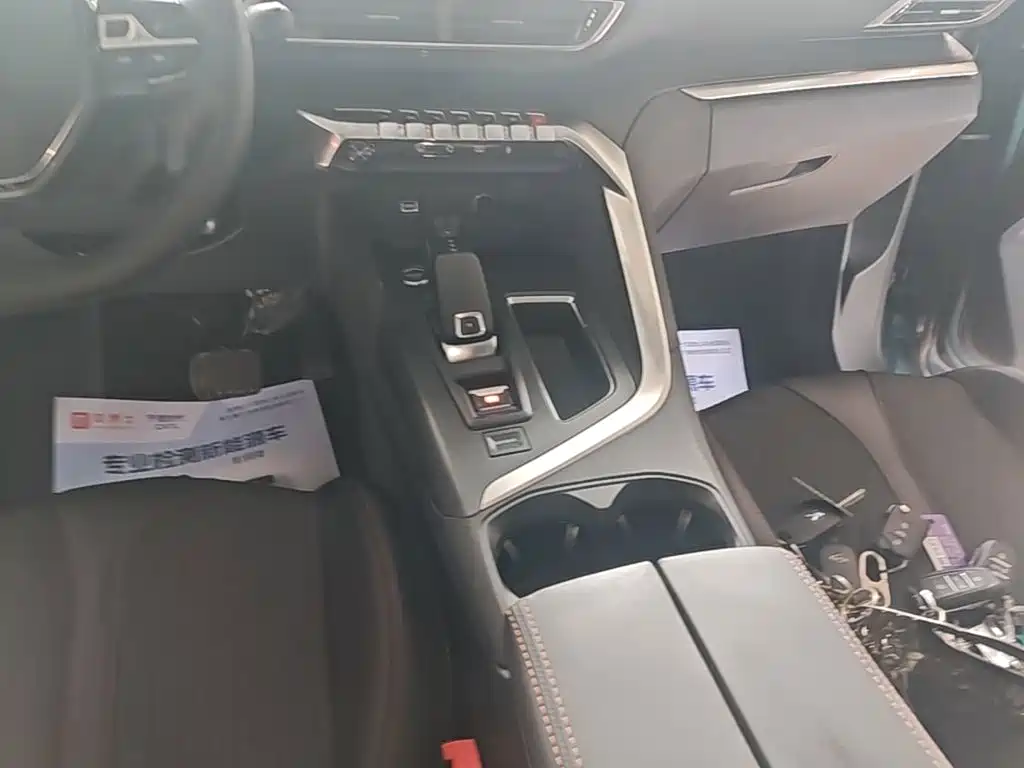 Photo 14 - Peugeot 5008