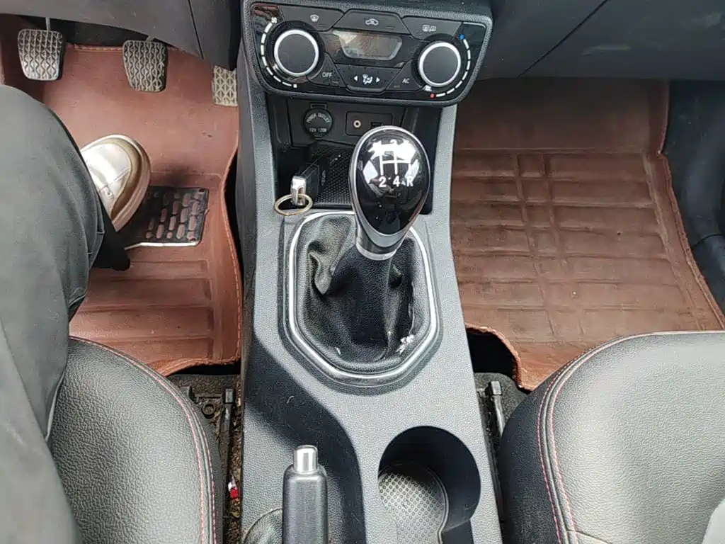 FAW Senya R7 2016 2016 1.6L Manual Luxury